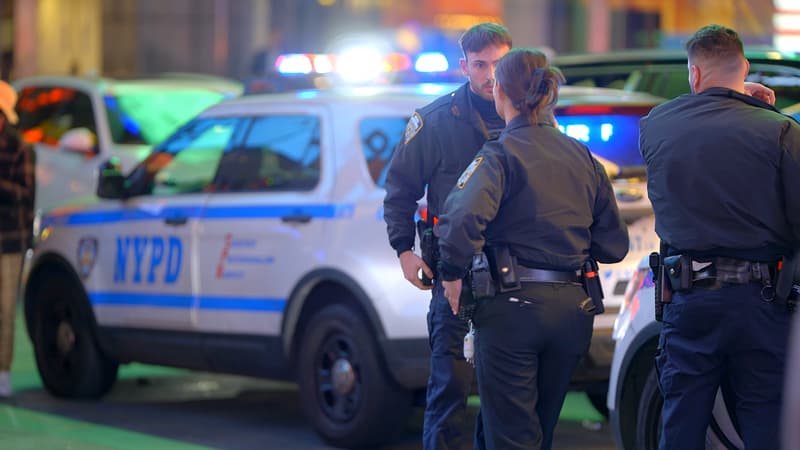 NYPD Police Officers on duty in Manhattan - NEW YORK CITY, USA - FEBRUARY 14, 2023