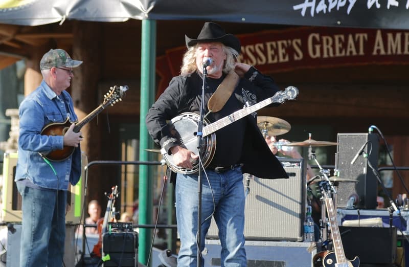 Country Music Icon Dead at 71