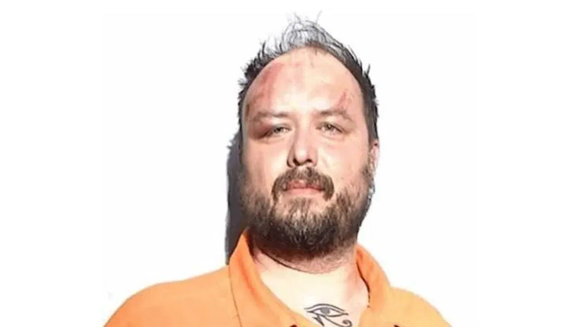 Gun Jams as Man Points at Ex-Wife in Crowded Restaurant